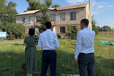 В Ибрагимово ремонтируют кровлю здания с музеем